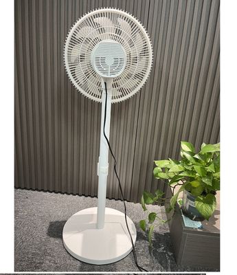 Ventilatore a pavimento silenzioso a vento forte con comando remoto e tocco