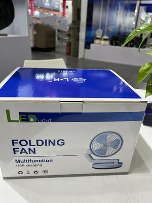 Compatto e potente Il nostro ventilatore pieghevole a batteria da 1500 mAh per la circolazione dell'aria in movimento