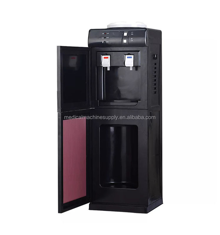 Installazione di stand caricamento in bottiglia Dispensatore di acqua calda e fredda con in mente